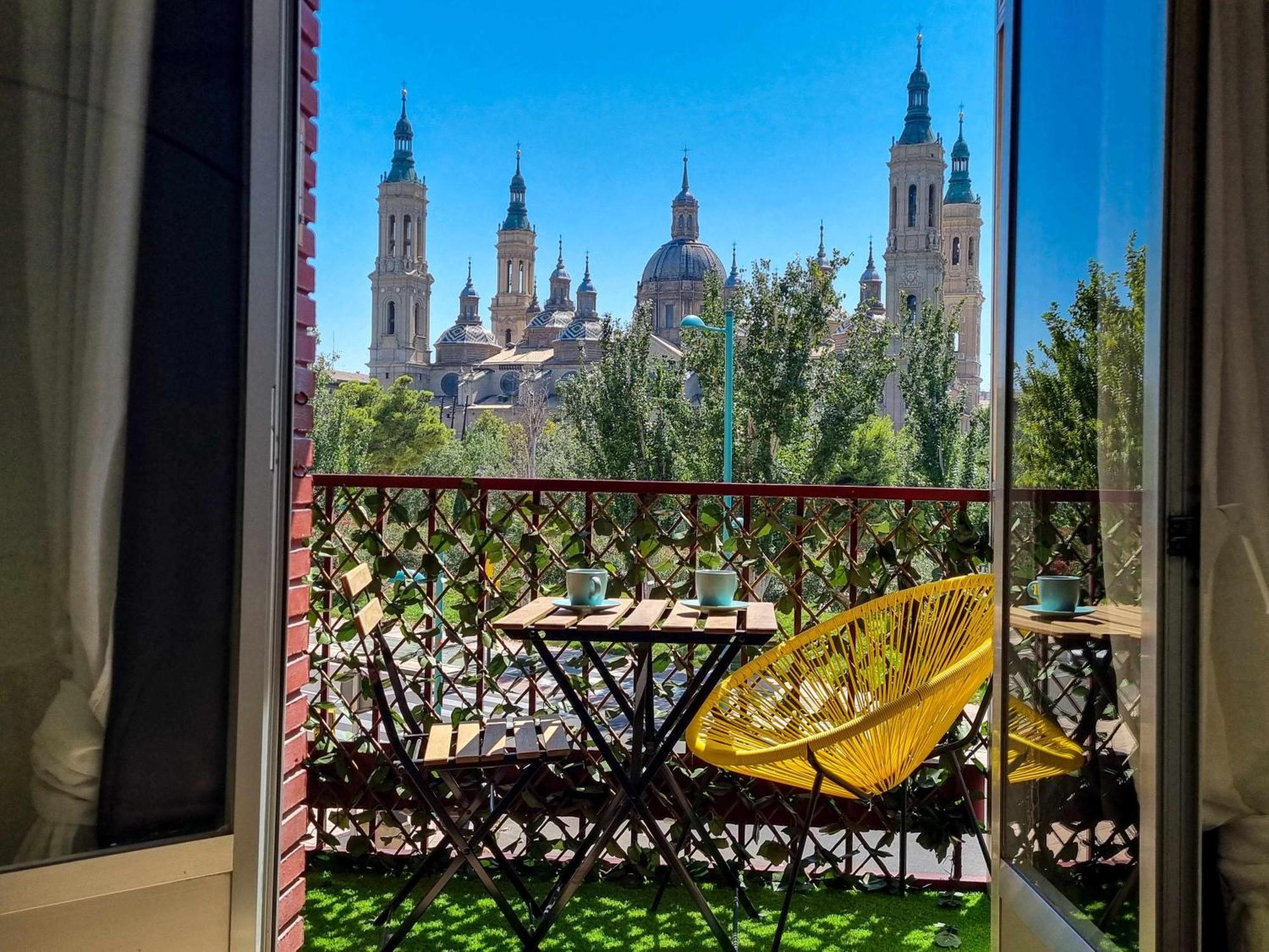 Front Views To El Pilar Comotucasa 사라고사 외부 사진