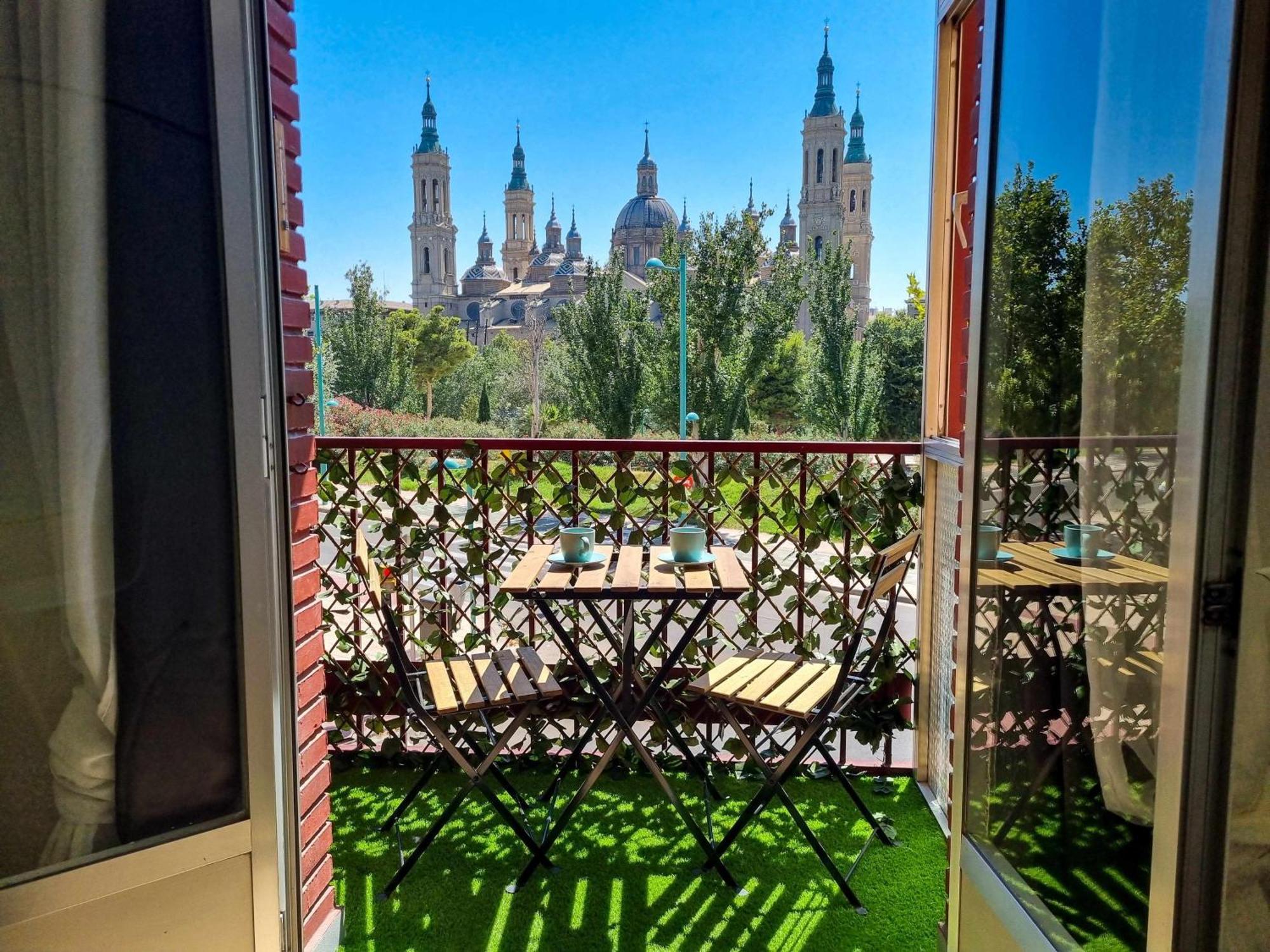 Front Views To El Pilar Comotucasa 사라고사 외부 사진